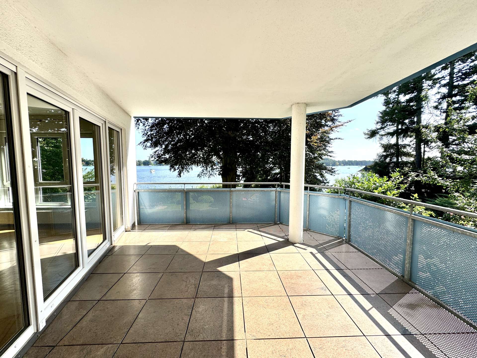 großer Balkon