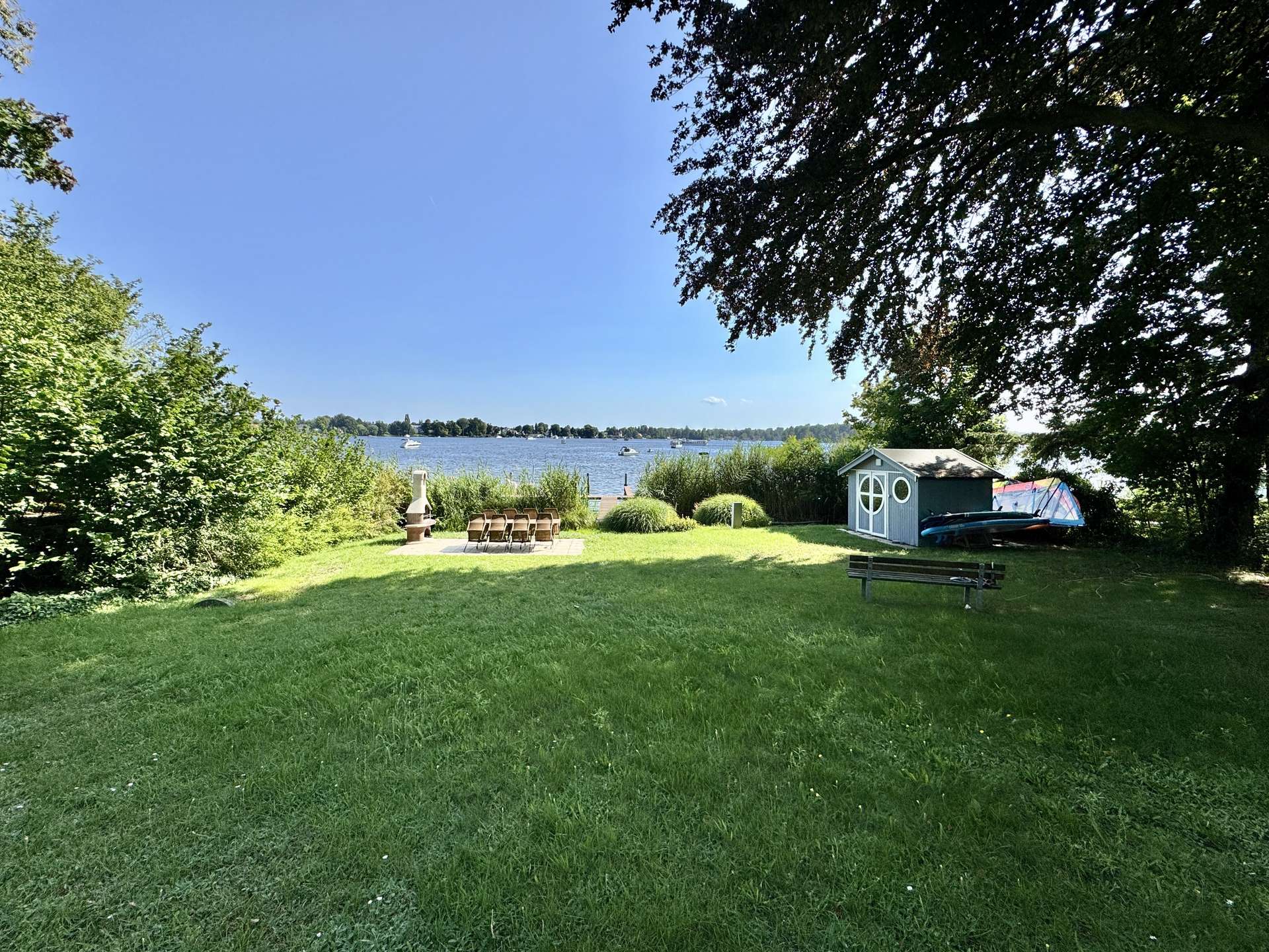 Gemeinschaftsgarten mit Bootsliegeplatz