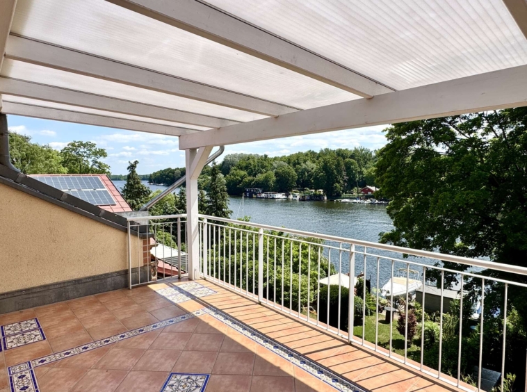 überdachte Terrasse