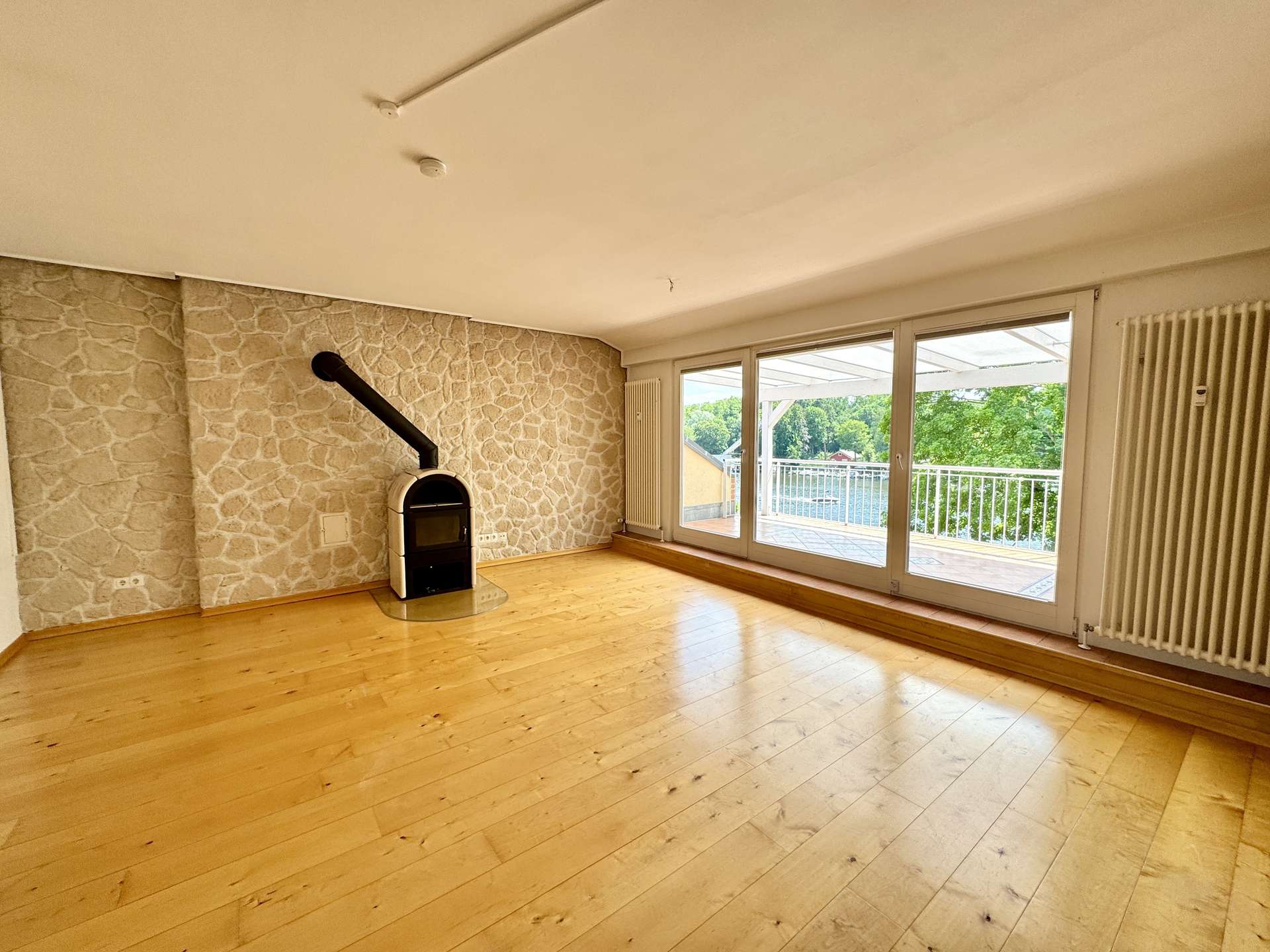 Wohnzimmer mit Terrasse