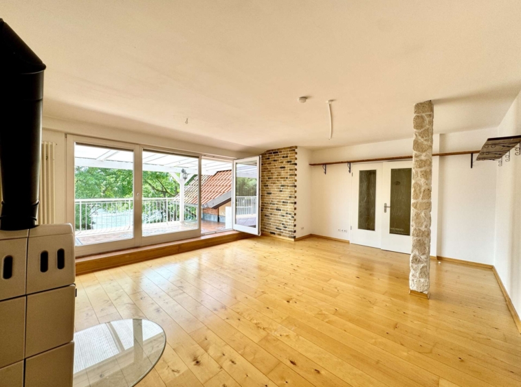 Wohnzimmer mit Terrasse
