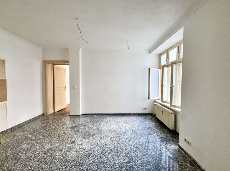 Küche mit Zugang zum Wohnzimmer