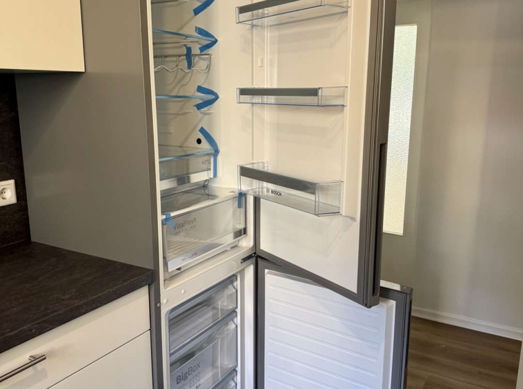 neue Kühl-Gefrier Kombi