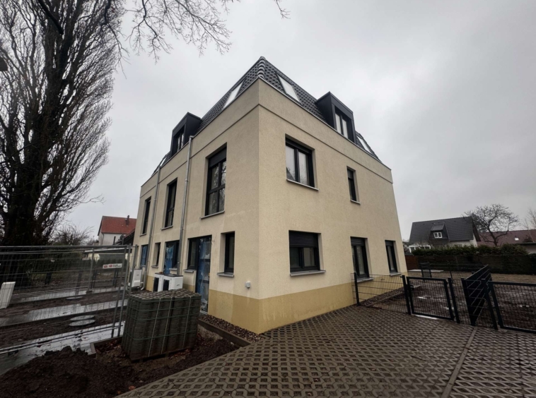 Reihenendhaus mit Stellplatz