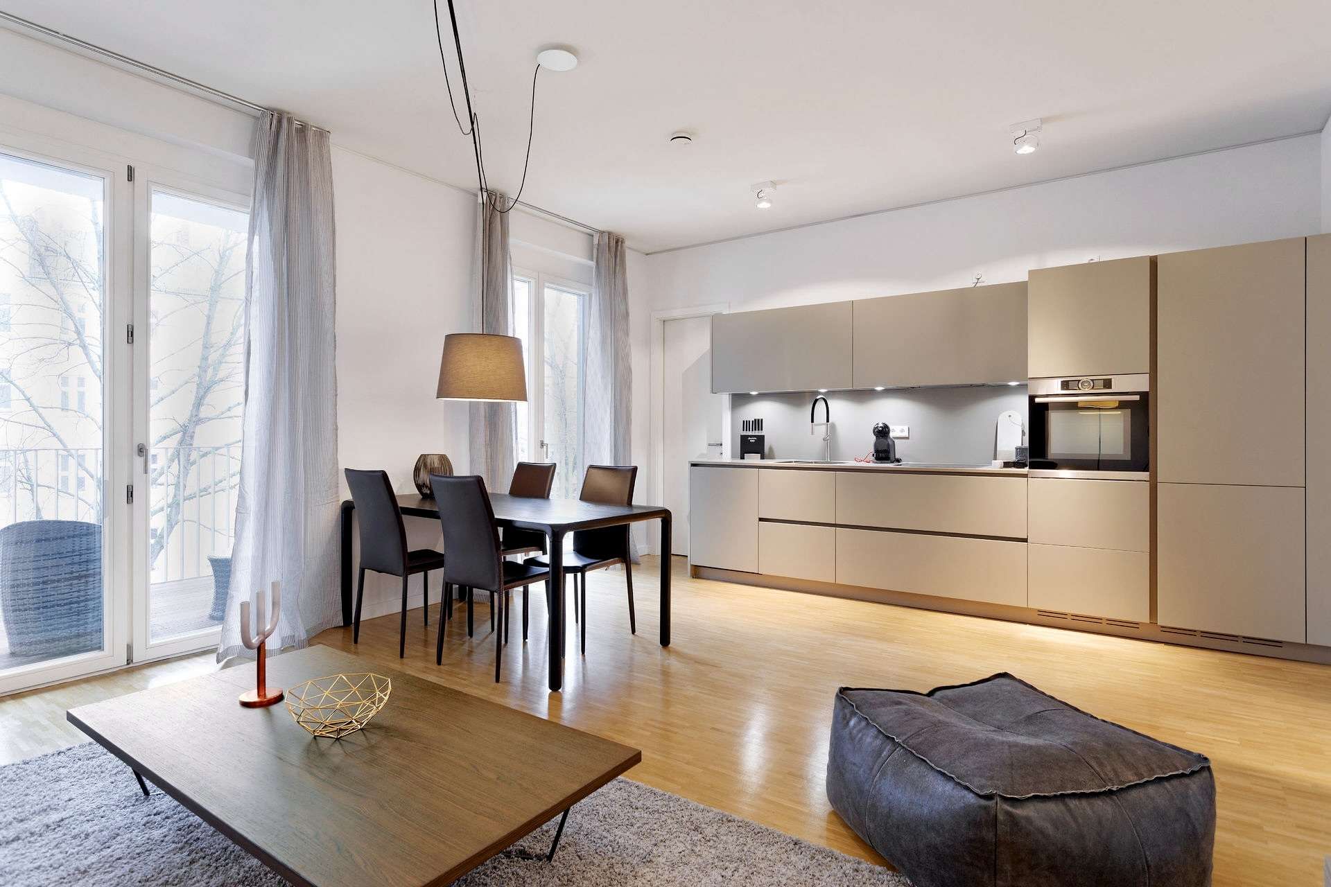 Wohnzimmer mit integrierter Küche