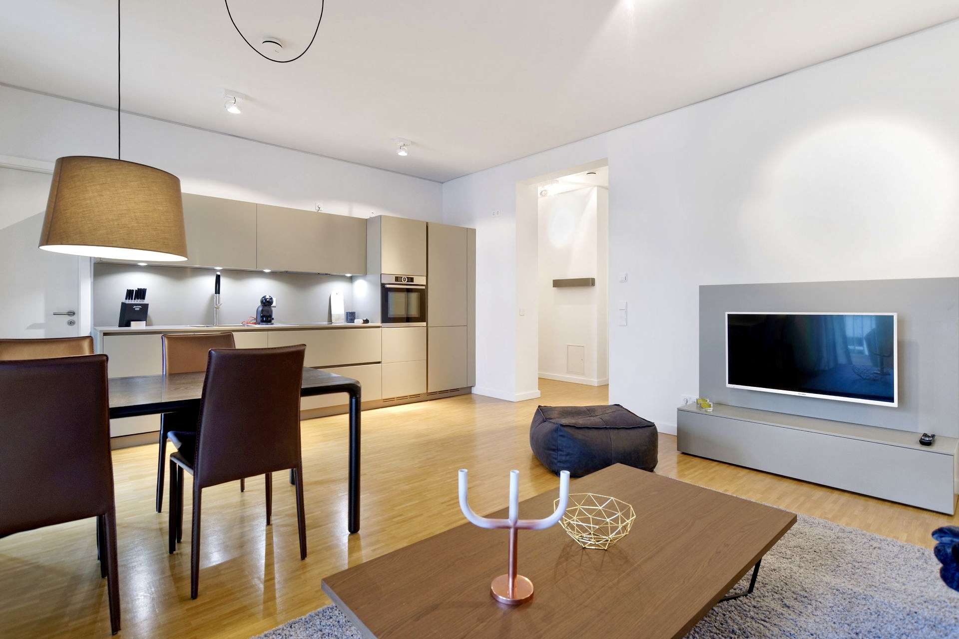 Wohnzimmer mit integrierter Küche