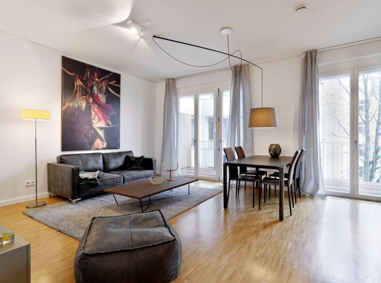 Wohnzimmer mit integrierter Küche