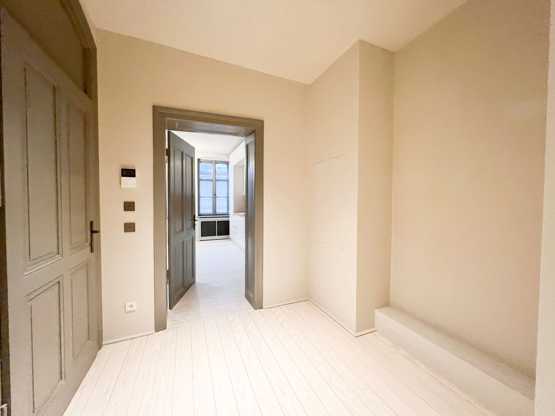 Flur mit großem Einbauschrank (folgt)