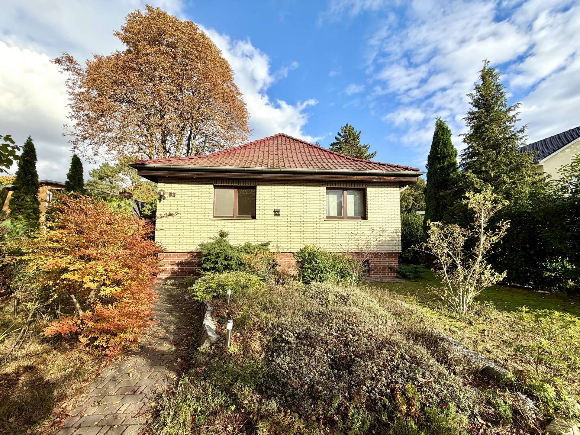 Einfamilienhaus mit großem Garten