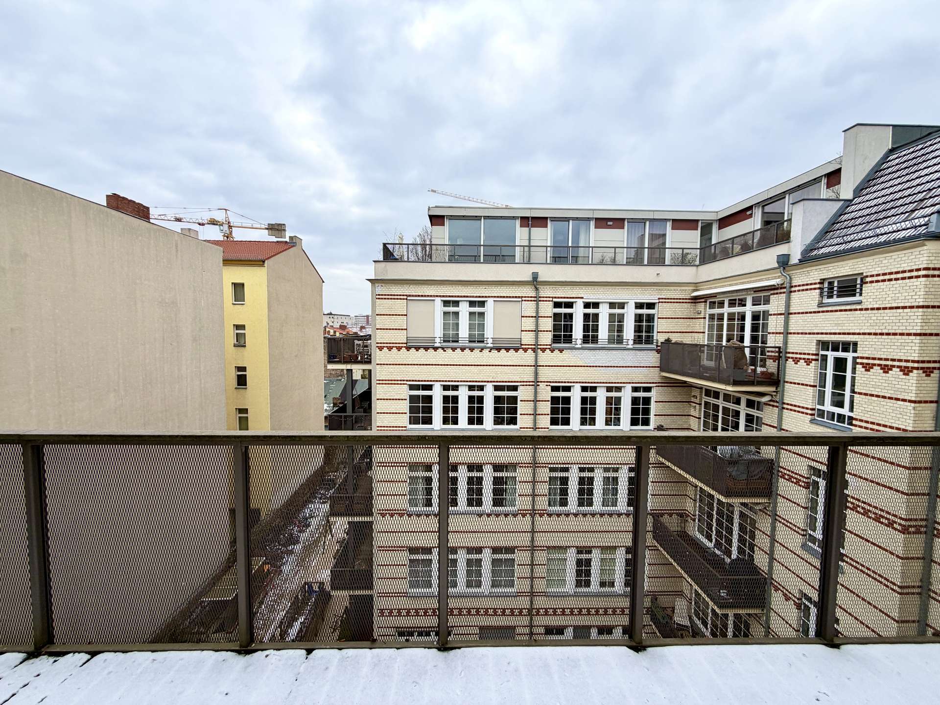 Ausblick vom Balkon in Innenhof