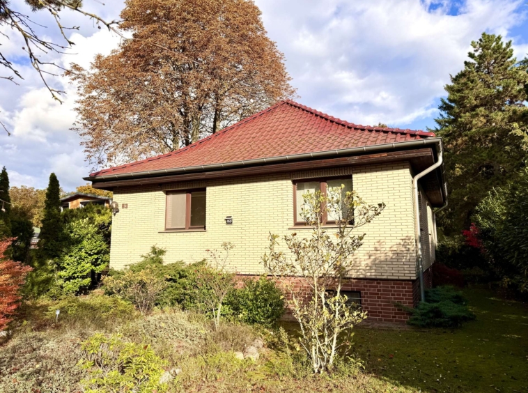 Einfamilienhaus mit großem Garten