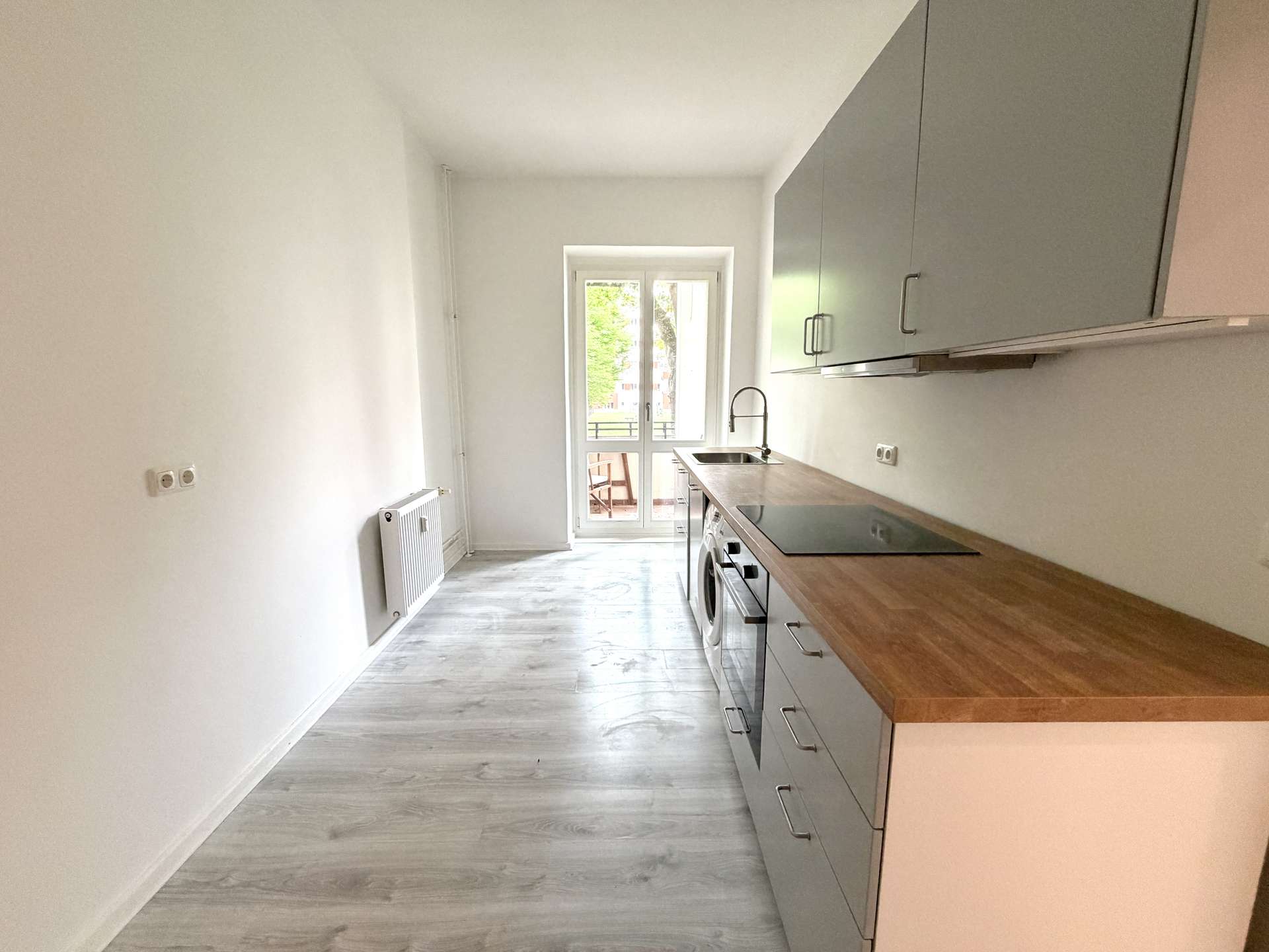 Küche mit Balkon Küche mit Balkon