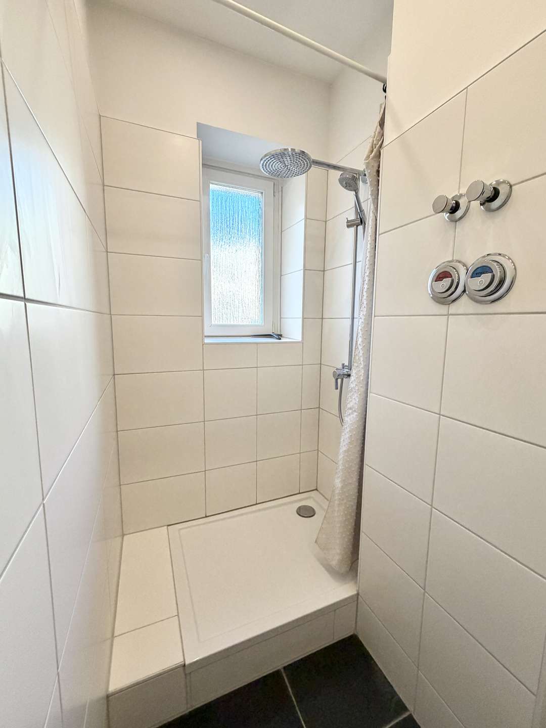 Dusche mit Fenster Dusche mit Fenster