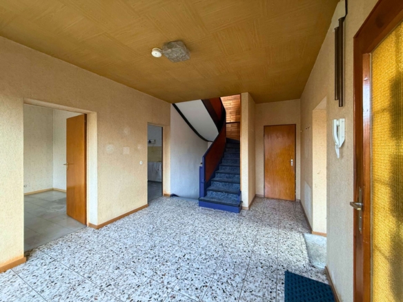 584